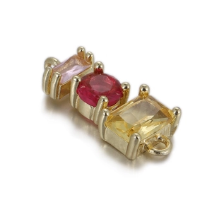 Detailansicht eines goldenen Schmuckverbinders mit rosa, roten und gelben Zirkonia