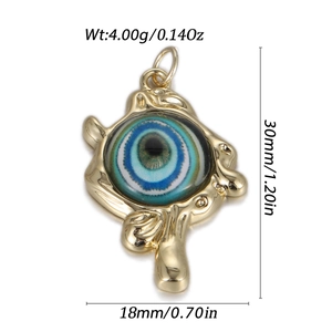 Detail van gouden boze oog hanger met turquoise, inclusief afmeting 30mm en gewicht 4,00g