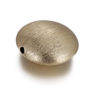 Detail van een geborstelde gouden ovale kraal met zijgat voor DIY-sieraden maken