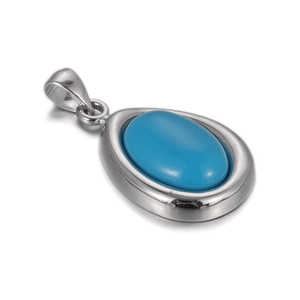 Macro-detail van ovale turquoise hanger met gepolijste zilveren druppelzetting