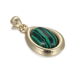 Detail van ovale malachiet hanger in gouden zetting met groot oog voor DIY-sieraden