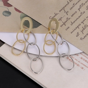 Élégantes boucles d'oreilles multicouches serpent en or et argent pour femmes stylées