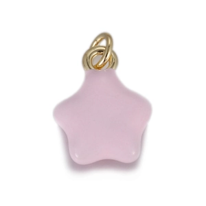 Vue détaillée du pendentif étoile en émail rose avec anneau métallique doré poli