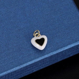 Pendentif cœur minimaliste en émail blanc et noir avec bordure dorée pour bijoux DIY