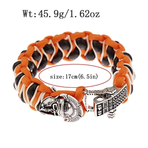 Driekleurige gevlochten paracord armband met zilveren doodskopsluiting in hiphop-stijl