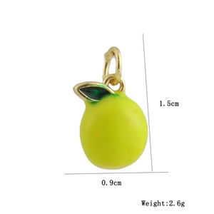 Detailansicht der Größe von gelbem Zitronen Emaille Anhänger mit grünem Blatt und Öse