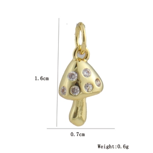Detail eines Mini-Pilzanhängers aus Gold mit Zirkoniasteinen und den Maßen 1,6cm x 0,7cm