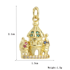 Vue détaillée du pendentif château en or avec gemmes colorées et mesures précises