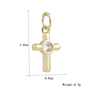 Ciondolo a croce con zircone incastonato e dimensioni specifiche di 1,6 cm x 0,8 cm