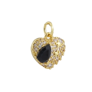 Détail du pendentif cœur plaqué or 18k avec pierre noire et motif d'étoile gravé