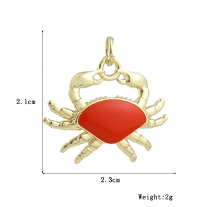 Détails du pendentif crabe en émail rouge avec mesures de 2,1 cm et 2,3 cm