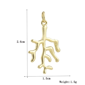 Dimensions détaillées du pendentif corail plaqué or 18 carats : 2,6 cm de haut et 1,5 g