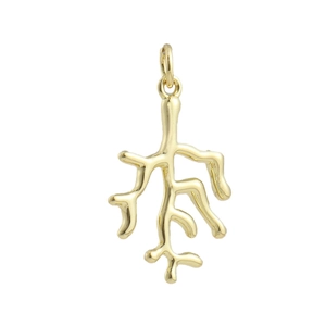 Détail d'un pendentif branche de corail plaqué or 18k avec une finition polie et brillante
