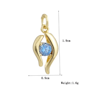 Détails du pendentif marin en or avec zircon bleu, dimensions 1,9 cm sur 0,9 cm