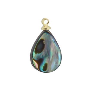Détail d'un pendentif en nacre d'abalone en forme de goutte avec boucle en métal doré pour bijoux