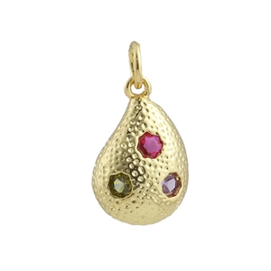 Pendentif goutte d'eau plaqué or 18k avec fini martelé et trois pierres précieuses