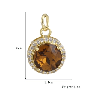 Detail van een 1.6cm 18k vergulde hanger met bruine edelsteen en zirkoon halo
