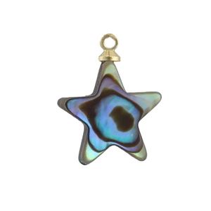 Macro de pendentif étoile dorée avec incrustations en nacre d'abalone naturelle