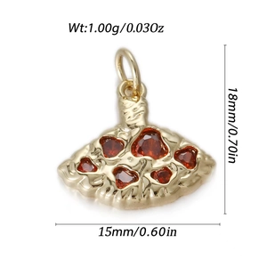 Vue macro du pendentif éventail doré avec pierres rouges montrant les dimensions 18x15mm