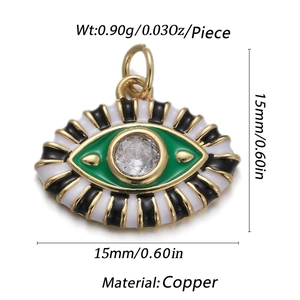 Vue détaillée du pendentif œil maléfique 15x15mm en cuivre doré avec émail coloré
