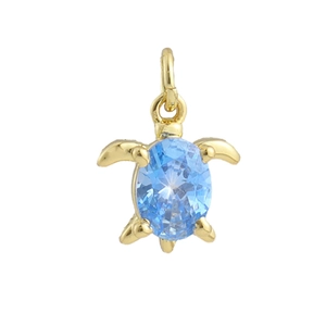 Gros plan d'un pendentif tortue plaqué or 18k serti d'une pierre précieuse bleue ovale