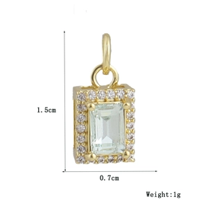 Gedetailleerde afmetingen van de 18k vergulde hanger met emerald geslepen diamantjes