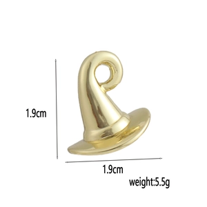 Polished 18k gold plated wizard hat pendant showing dimensions of 1.9cm and weight 5.5g