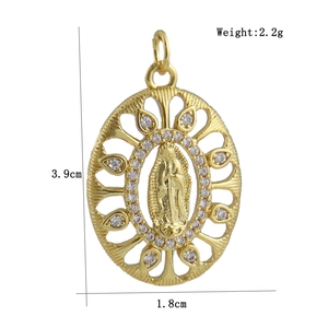 Dettaglio ciondolo Vergine Maria con dimensioni 3,9 cm di altezza e peso di 2,2 g