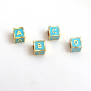 Blauwe emaille 18k vergulde letterkralen A-D voor DIY sieraden maken set