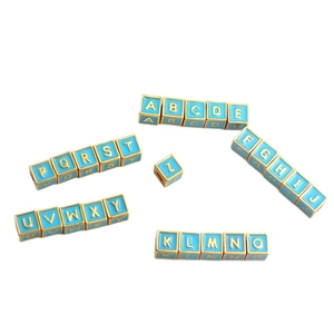18k vergulde vierkante blauwe emaille alfabet kralen voor DIY sieraden maken