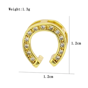 Détail du pendentif fer à cheval doré 18k avec zircons et dimensions du produit