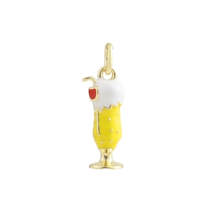 Détail d'un pendentif tasse de jus plaqué or 18 carats avec émail et paille