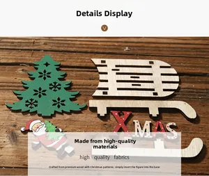 Detailansicht eines hölzernen DIY-Weihnachtsbaums mit Weihnachtsmann und XMAS-Briefen