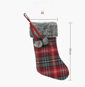Size display showing a 44cm height and 21cm width for the plaid Christmas stocking