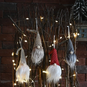 Lot de quatre gnomes de Noël festifs avec lumières LED et longues barbes pour le sapin