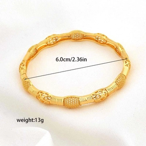 Dettaglio del bracciale intrecciato dorato con diametro interno di 6,0cm e specifiche di peso