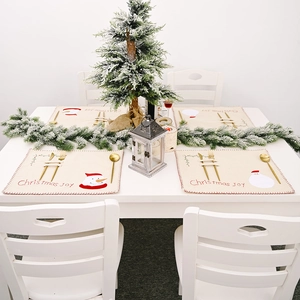 Lot de 4 sets de table de Noël en lin avec broderies Père Noël et Bonhomme de neige