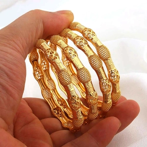 Bracciale Rigido in Rame con Cuore Svuotato Stile Dubai Vintage Per Donna Placcato Oro Etnico Filigrana Gioielli