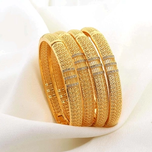 Bracciale Rigido in Rame Placcato Oro 18K per Donna Motivi Floreali Traforati Strass Gioielli da Sposa Indiani Dubai Etnici