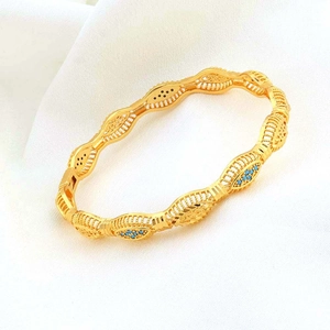 18k vergulde opengewerkte armband met turquoise zirkonia en fijn gegraveerde details