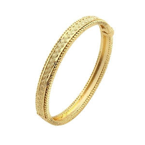 Bracciale rigido placcato oro 24k con trama intrecciata complessa e chiusura vintage