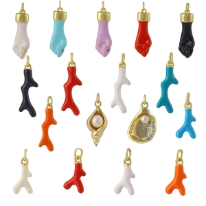 Pendentifs en Cuivre Émaillé Main Figa Branche de Corail Coquille Künstliche Perle pour la Fabrication de Bijoux DIY Accessoires de Collier Bracelet Boucle d'Oreille