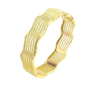 Lussuoso bracciale rigido dorato con design a maglia ondulata traforata multistrato