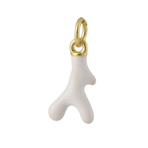 Détail d'un pendentif branche de corail blanc avec anneau doré pour bijoux DIY