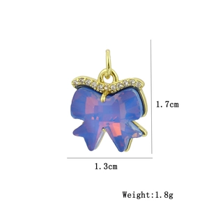 Blauer Schleifenanhänger mit Zirkonia, Maße 1,7 cm Höhe und 1,3 cm Breite im Detail