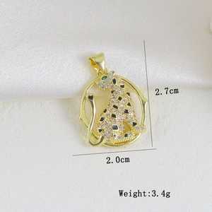 Detalle de colgante leopardo con dimensiones 2.7cm y peso 3.4g para las joyas