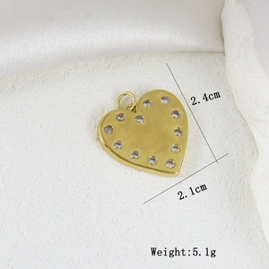 Detail of gold heart pendant with zircon accents, 2.4cm height and 5.1g weight