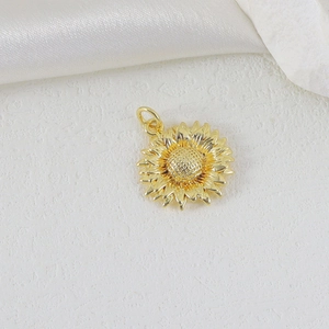 Elegante ciondolo a girasole dorato con zirconi e petali a strati per gioielli fai-da-te