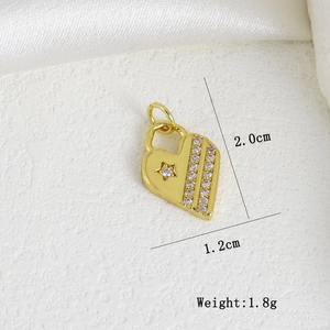 Macro shot of 2.0cm gold-plated heart pendant with star engraving and zircon accents