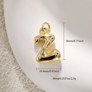 Colgante letra Z de oro de 18K pulido con medidas exactas de 18 mm de altura